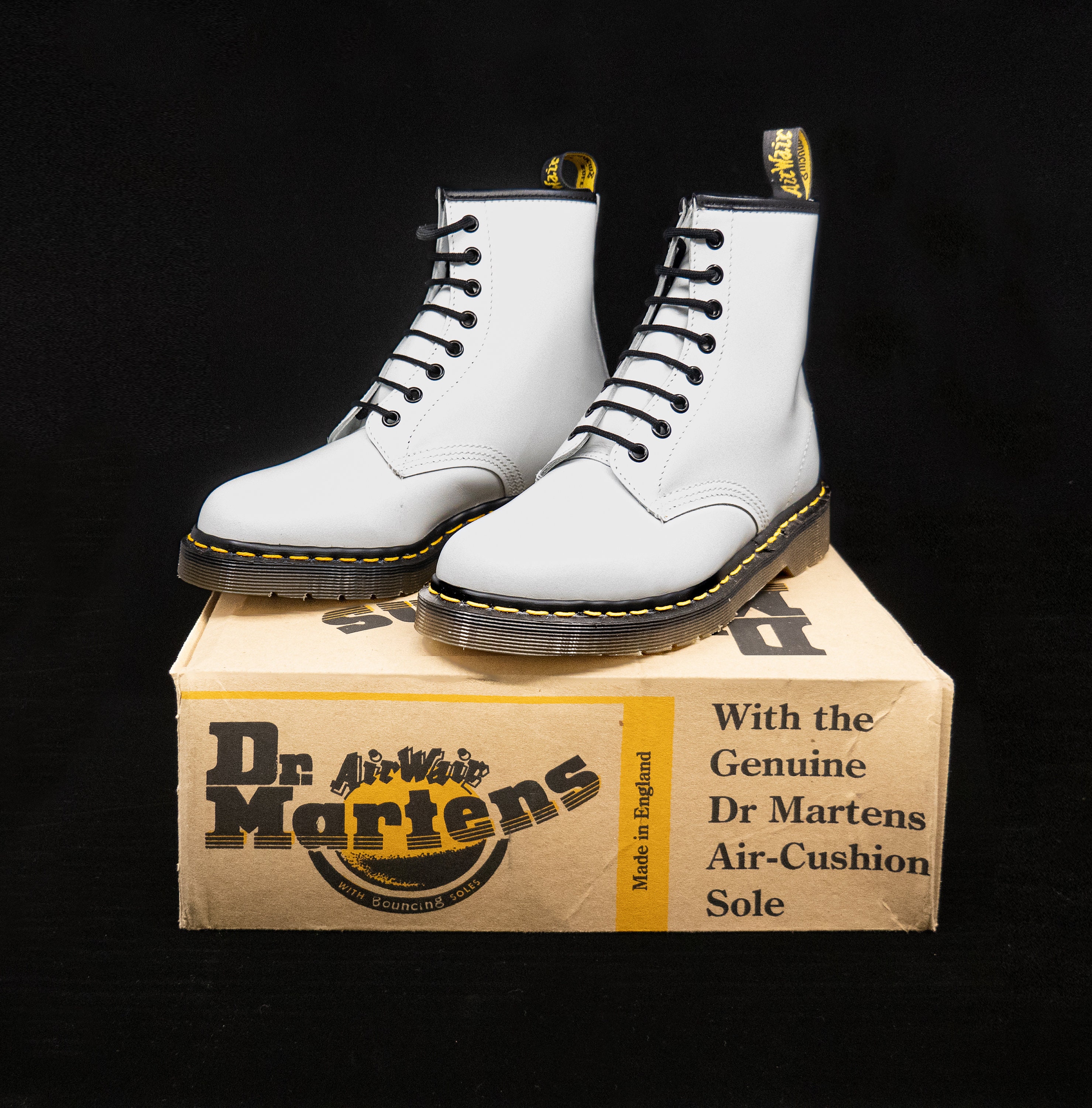 Dr Martens vintage Made in England, White Boots 1460 / 8 Eyelets - Etsy Dr Martens vintage Made in England, White Boots 1460 / 8 Eyelets - Etsy
