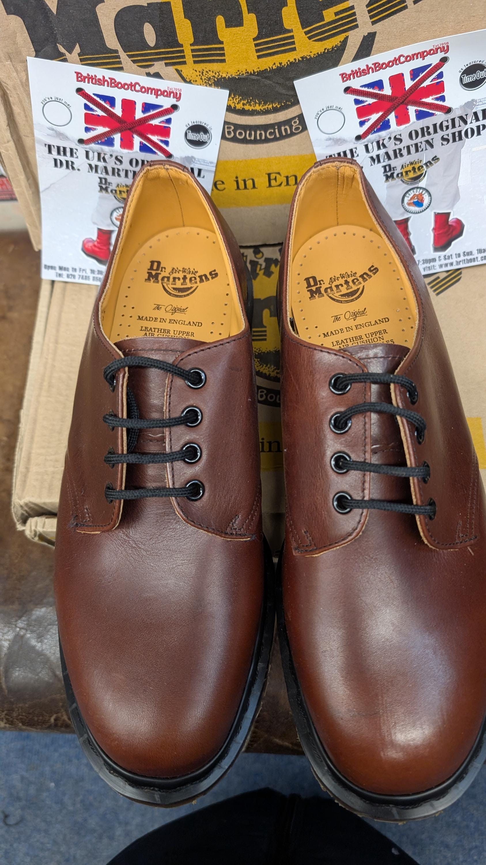 英国製 Dr.Martens 4ホール シューズ UK8相当 ダークブラウン 英国製 DR.MARTENSドクターマーチン 4ホール レザーシューズ 茶 UK8