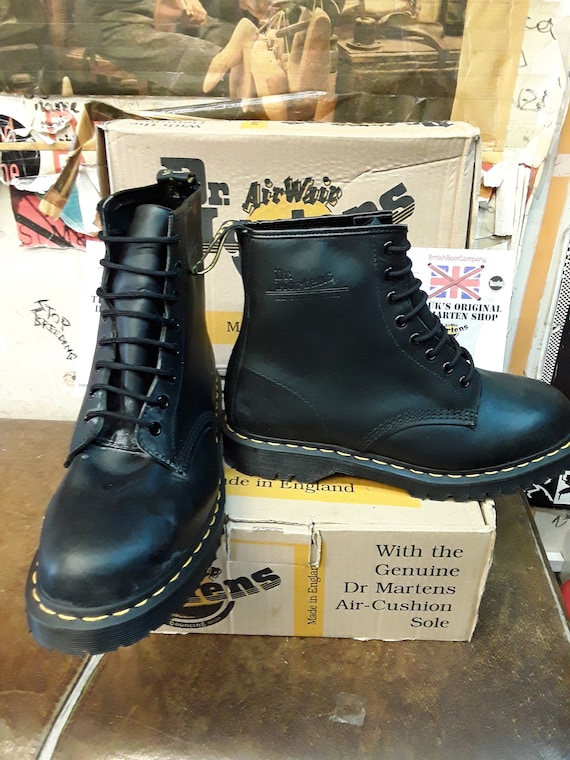 Dr martens best sale black noir