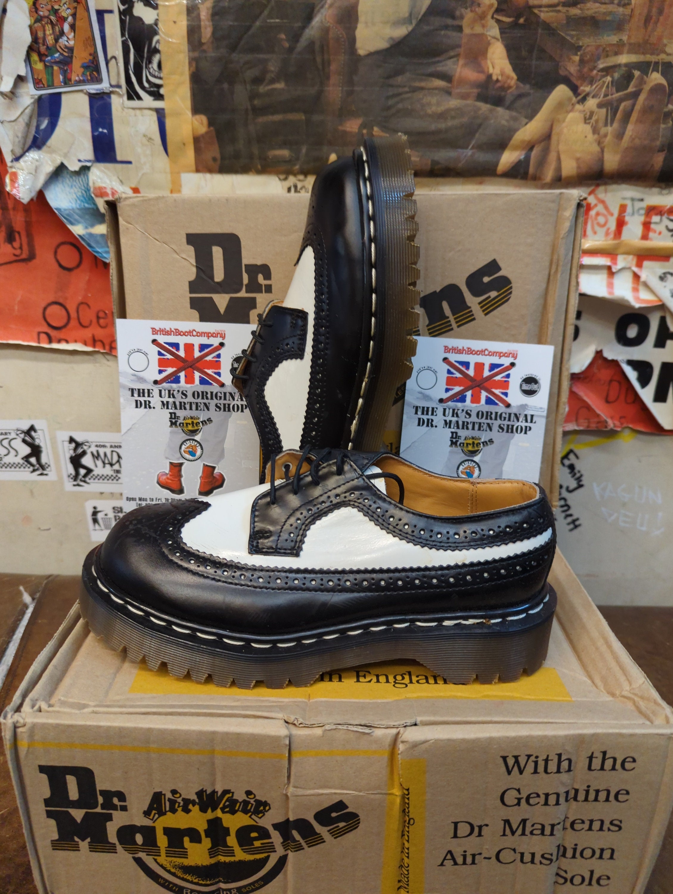 Dr Martens 3989black and White Brogue Platform Made in Dr Martens 3989black and White Brogue Platform Made in