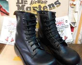 Dr Martens 8304 Black 8 Hole Made in England Club Sole Size 4