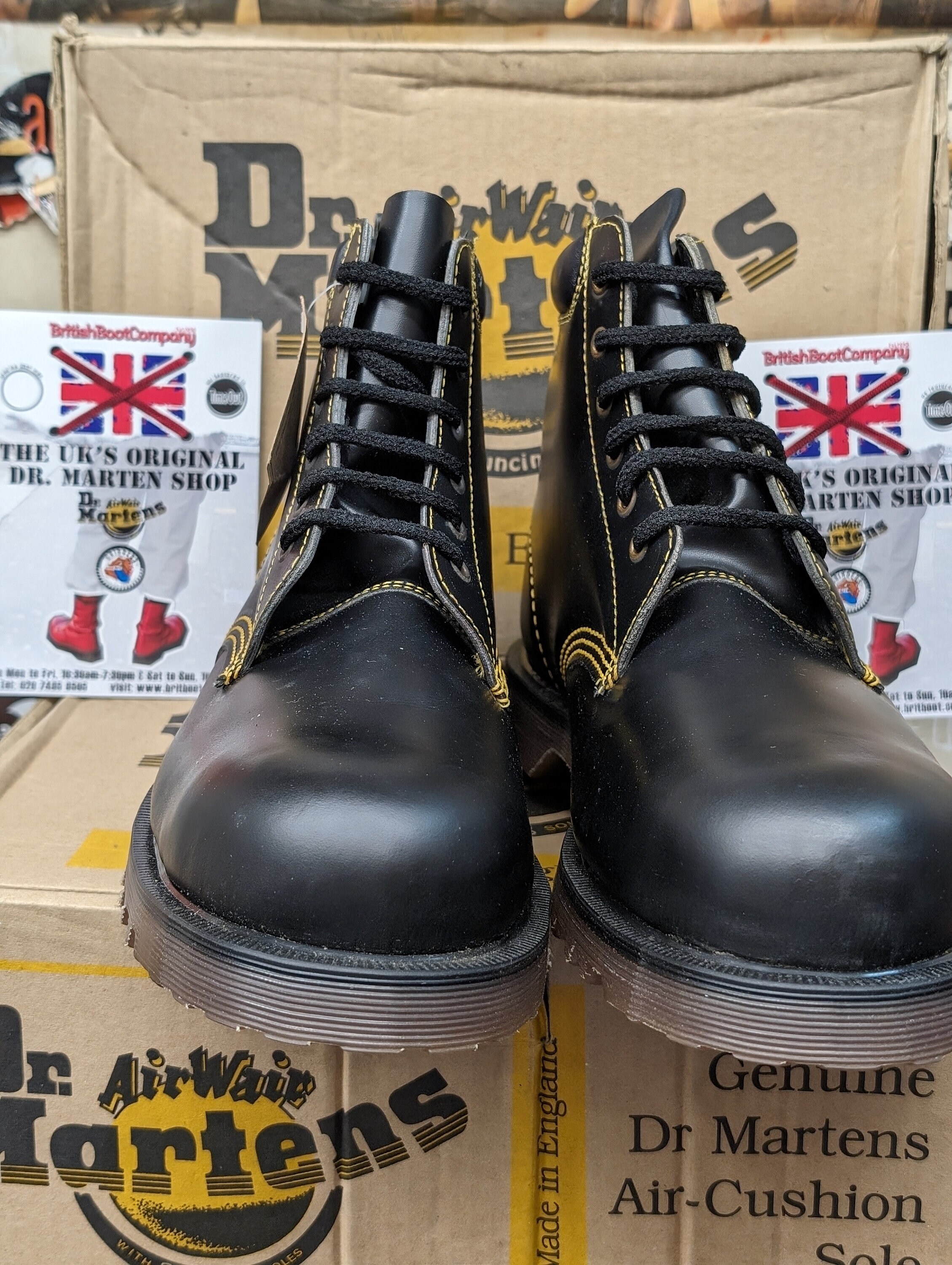 Dr martens black smooth hardlife hot sale