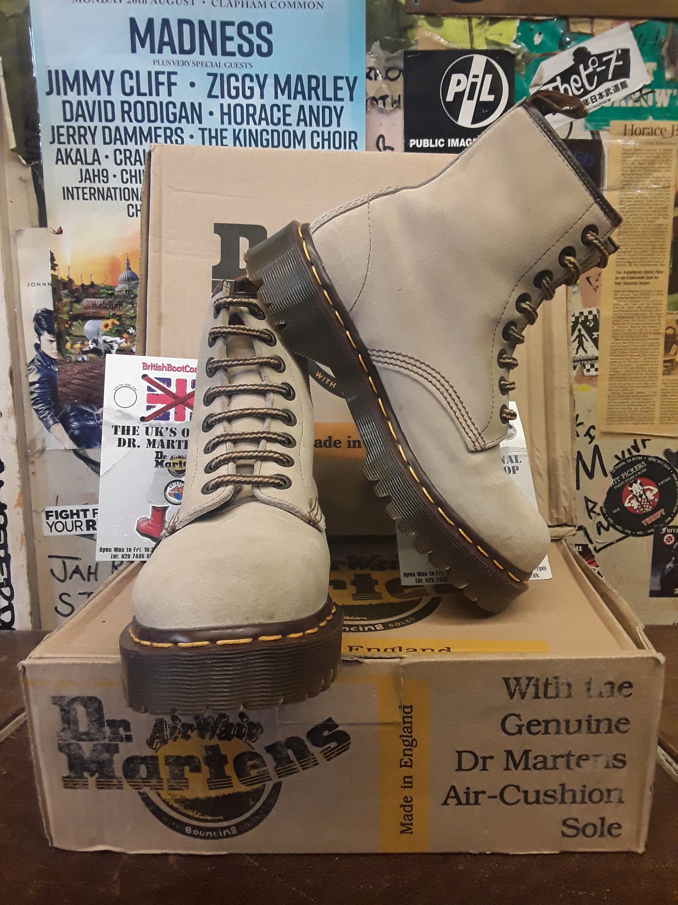 Dr. Martens 8a58 size 7. Unisex. Beige casual shoes.‎ Very good condition. Vintage Dr Martens Blue Leather Shoes | Low Top Sneakers UK  main image 3