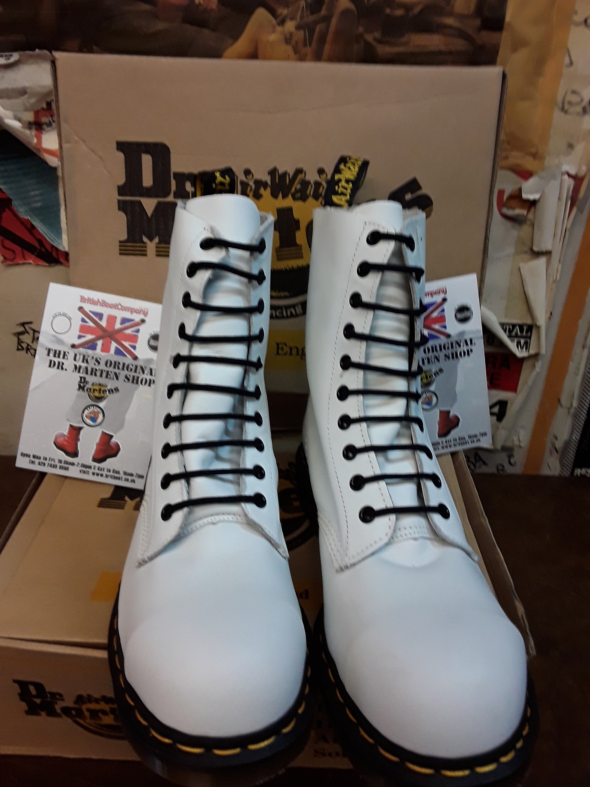 〜90's England Dr. Martens 5holl Wing Tip Vintage 90's Dr. Martens Steel Toe Brogue Wingtip Envy Sole