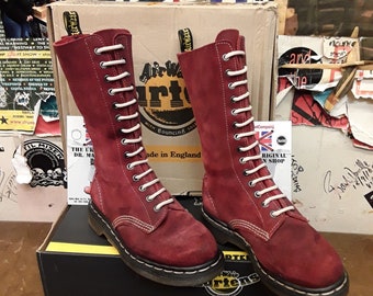 【冬にピッタリな赤スエード】Dr. Martens Dr Martens 1a68 Firered Waxy Suede 14 Hole Size 4 - Etsy