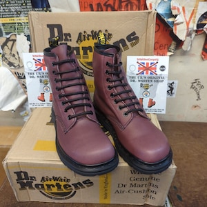 Dr Martens 9776 Wine Leather 8 Hole Size 4