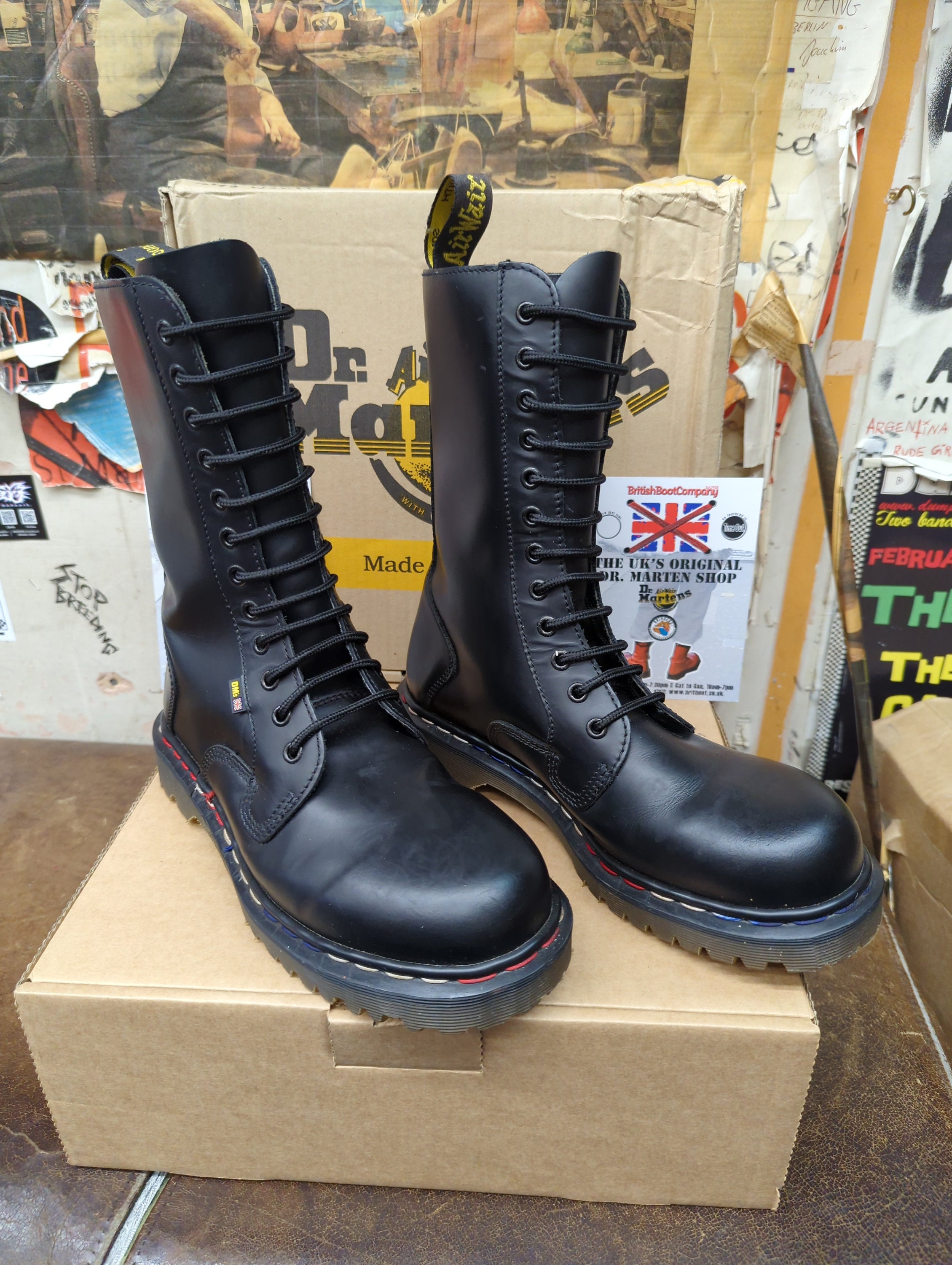 Dr. Martens ブラックレザーシューズ　US 8 英国製 DR.MARTENSドクターマーチン 4ホール レザーシューズ 黒