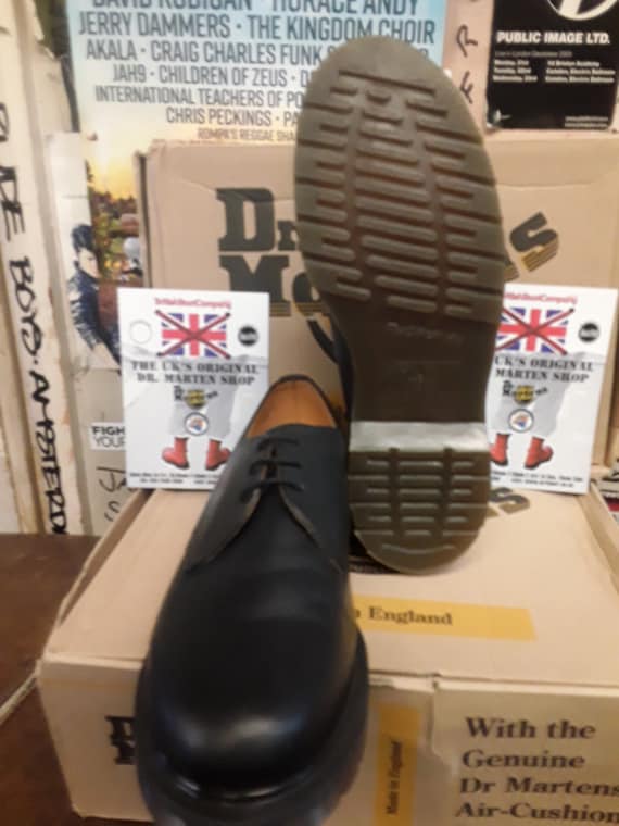 Dr Martens 1461 Black Greasy 3 Hole Made in England Size 7 Dr Martens 1461 Black Greasy 3 Hole Made in England Size 7