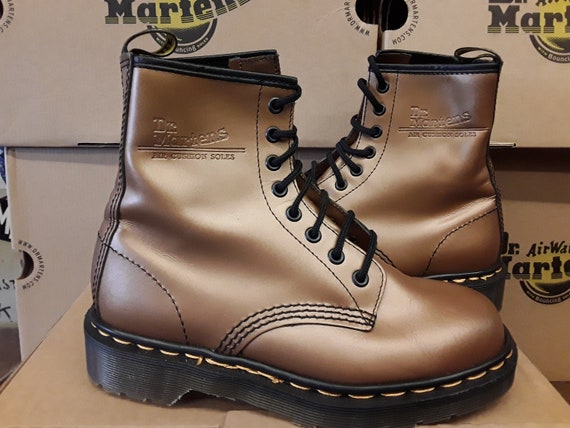 Vintage Dr Martens gold metallic size 4 