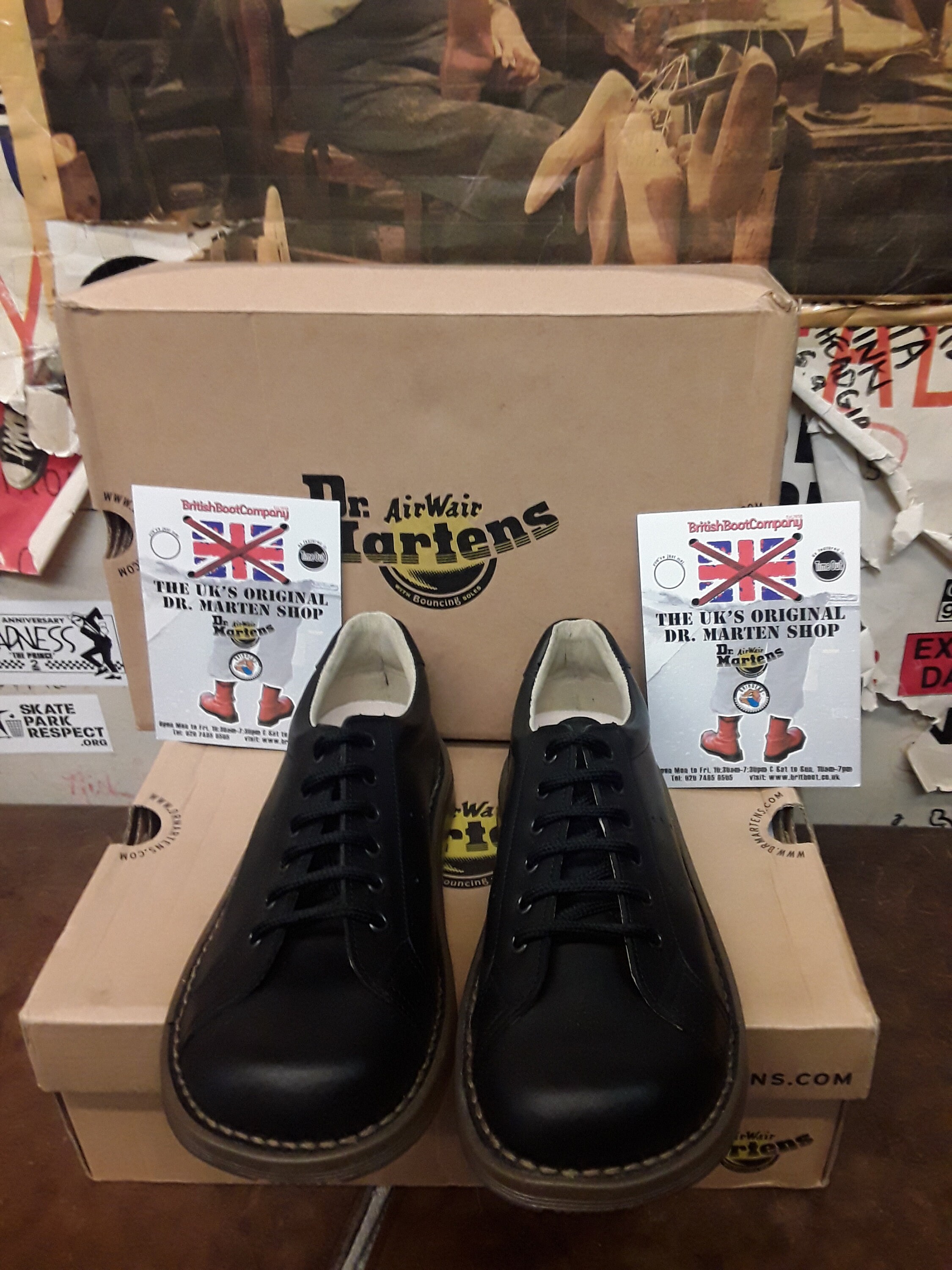 Dr Martens Strong Black Leather, Womens Leather Shoes / Various