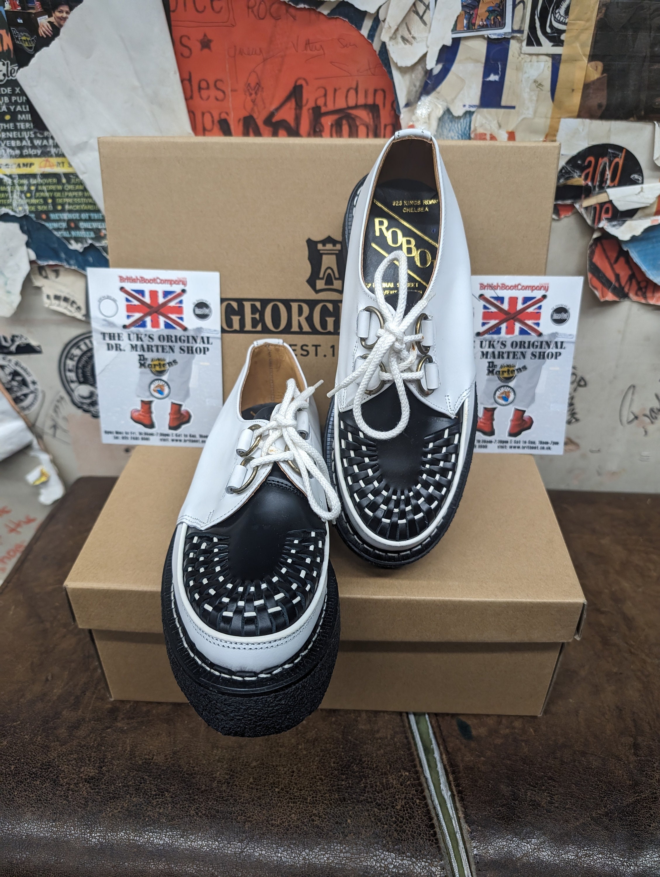 【sizeUK5】E COX 3588 LTD sizeUK5】E COX 3588 LTD Robot George Cox White and Black