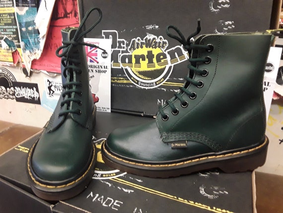 Dr Martens KIDS Boots / Size UK1313 / Green Waxy / 8 Hole - Etsy