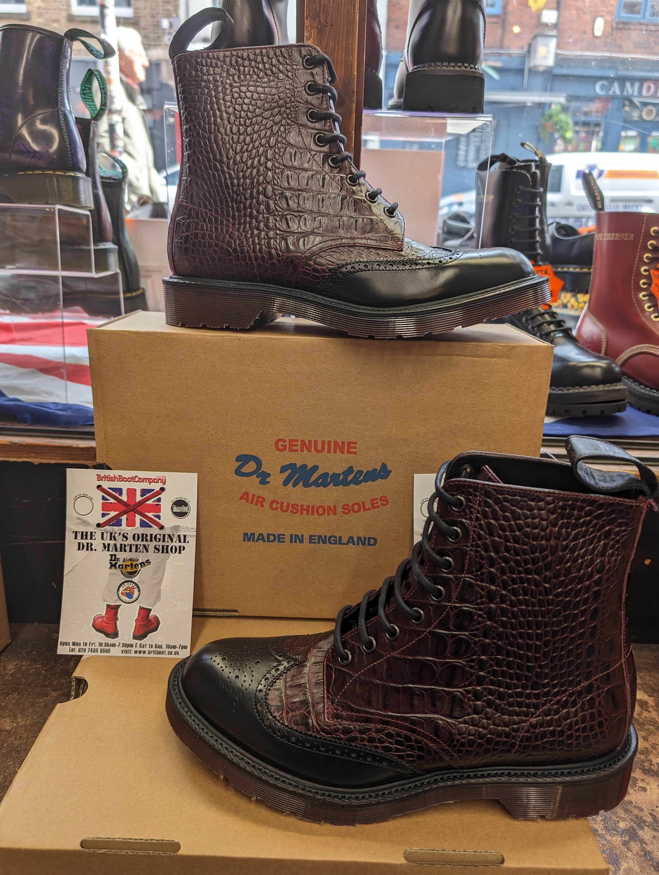 VTG Dr Martens England Black Leather Brogue Combat Boot Y2K Men 7 Women 8-M-5 Dr. Martens Black Vintage Clothing, Shoes & Accessories for  main image 3