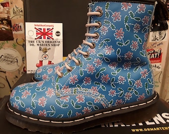 Kids dr martens store size 3