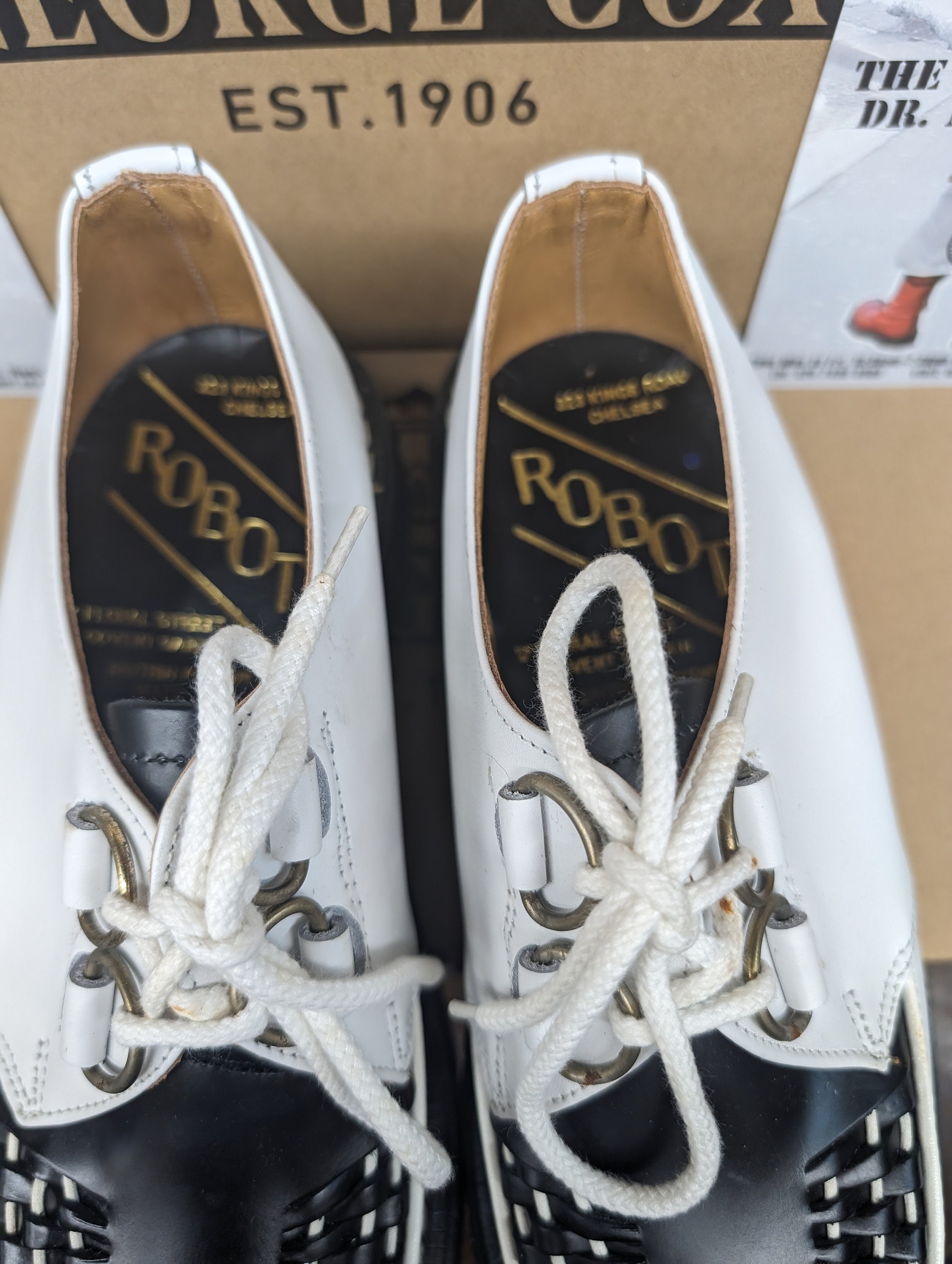 【sizeUK5】E COX 3588 LTD sizeUK5】E COX 3588 LTD Robot George Cox White and Black