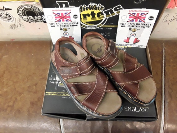 Dr MARTENS 9076 peanut size 7 sandal made in Engla