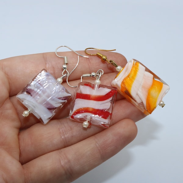 Boucles d'oreilles faites à la main de perles en verre transparent avec cœur blanc et violet, rouge ou jaune en forme de spirale