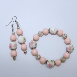 Handgefertigtes Blumenschmuckset in Rosa und Weiß
