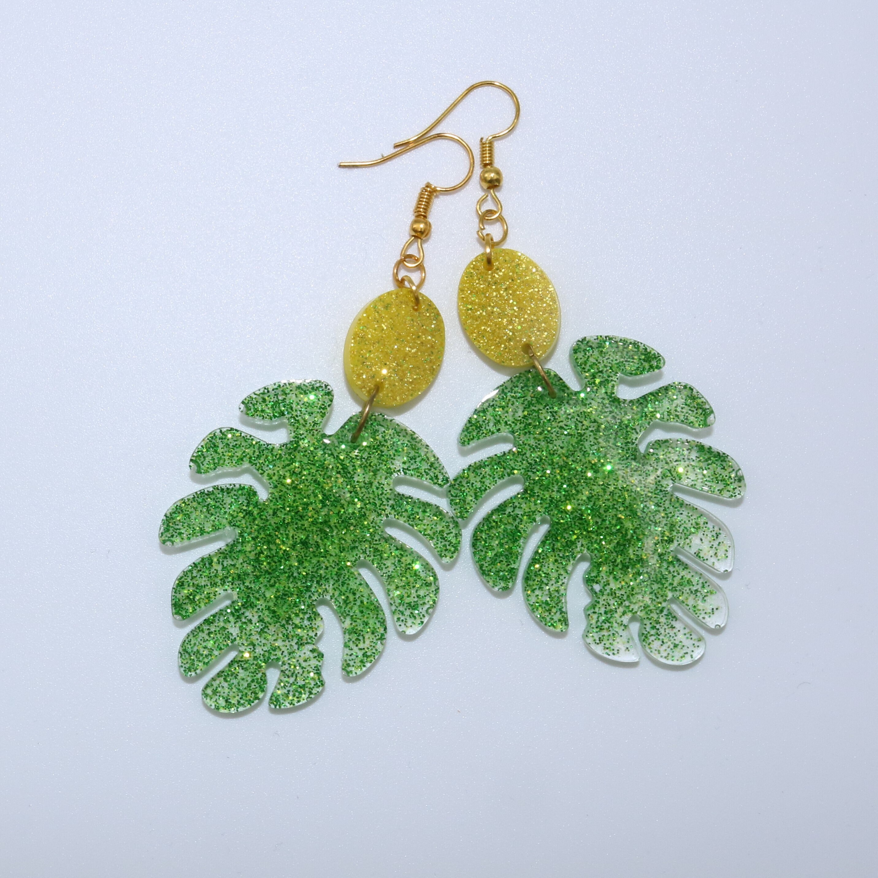 Boucles d'oreilles fleuries lotus vert d'eau émail palmier doré - Un