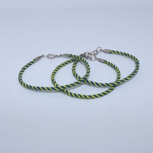 Hand-woven bracelet using the Kumihimo method with cotton threads, customizable in color and length of your choice