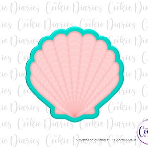 Peut inclure: Un emporte-pièce en forme de coquille, de couleur bleu turquoise avec un intérieur rose. La coquille présente un design détaillé avec des crêtes et des courbes.
