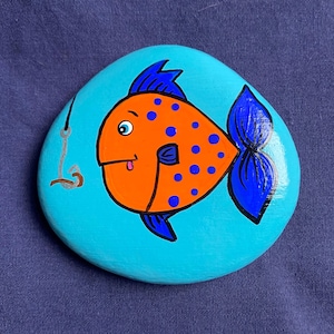 Hand-Painted Fish Rock: Whimsical Garden Decor