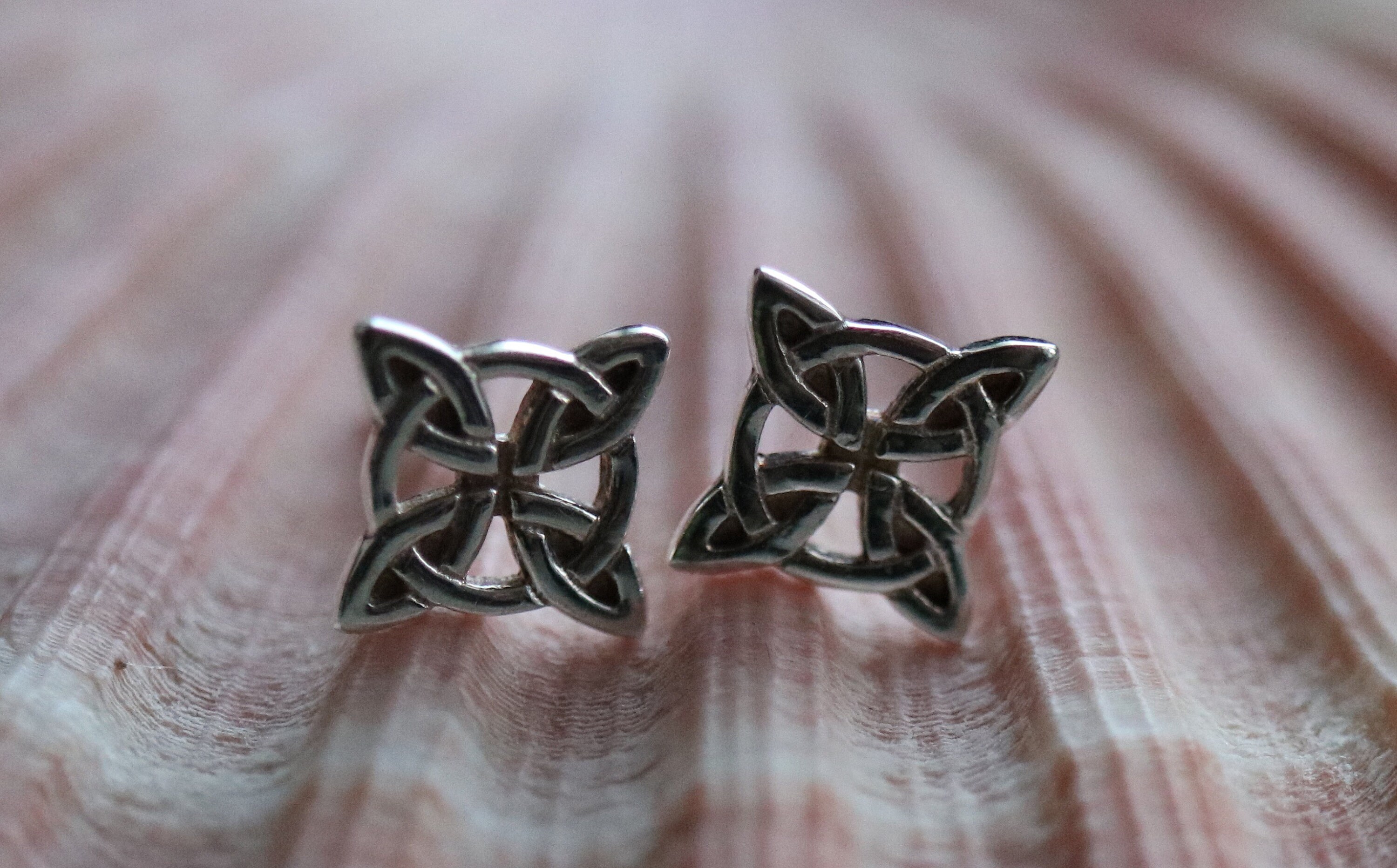 YL ケルトノット クロスイヤリング スターリングシルバー ダングルドロップイヤリング 誕生石 ハート 宗教的 レバーバックジュエリー 女性用 金属 アクアマ YL ケルトノット ダングル ドロップイヤリング スターリングシルバー