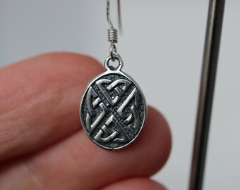 Orecchn con nodo celtco n oro e crstallo blu navy, goell n