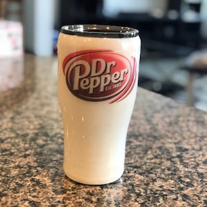 Personalisierter Dr. Pepper oder Diät Dr. Pepper 20 oder 30 Unze GlitzerBecher