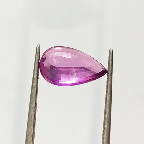 Pierre Alexandrite Synthétique En Forme De Poire - Changement De Couleur - Taille ~31x19 Mm