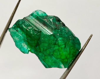 Natural Emerald Zambia Green Rough Loose Gemstone K33-6