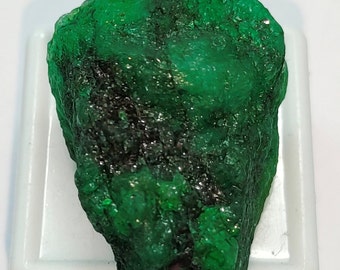 Natural Green Emerald: Natural Zambia Rough Loose Gemstone H22-4