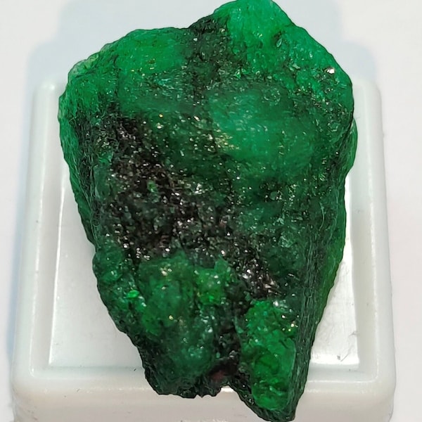 Natural Green Emerald: Natural Zambia Rough Loose Gemstone H22-4