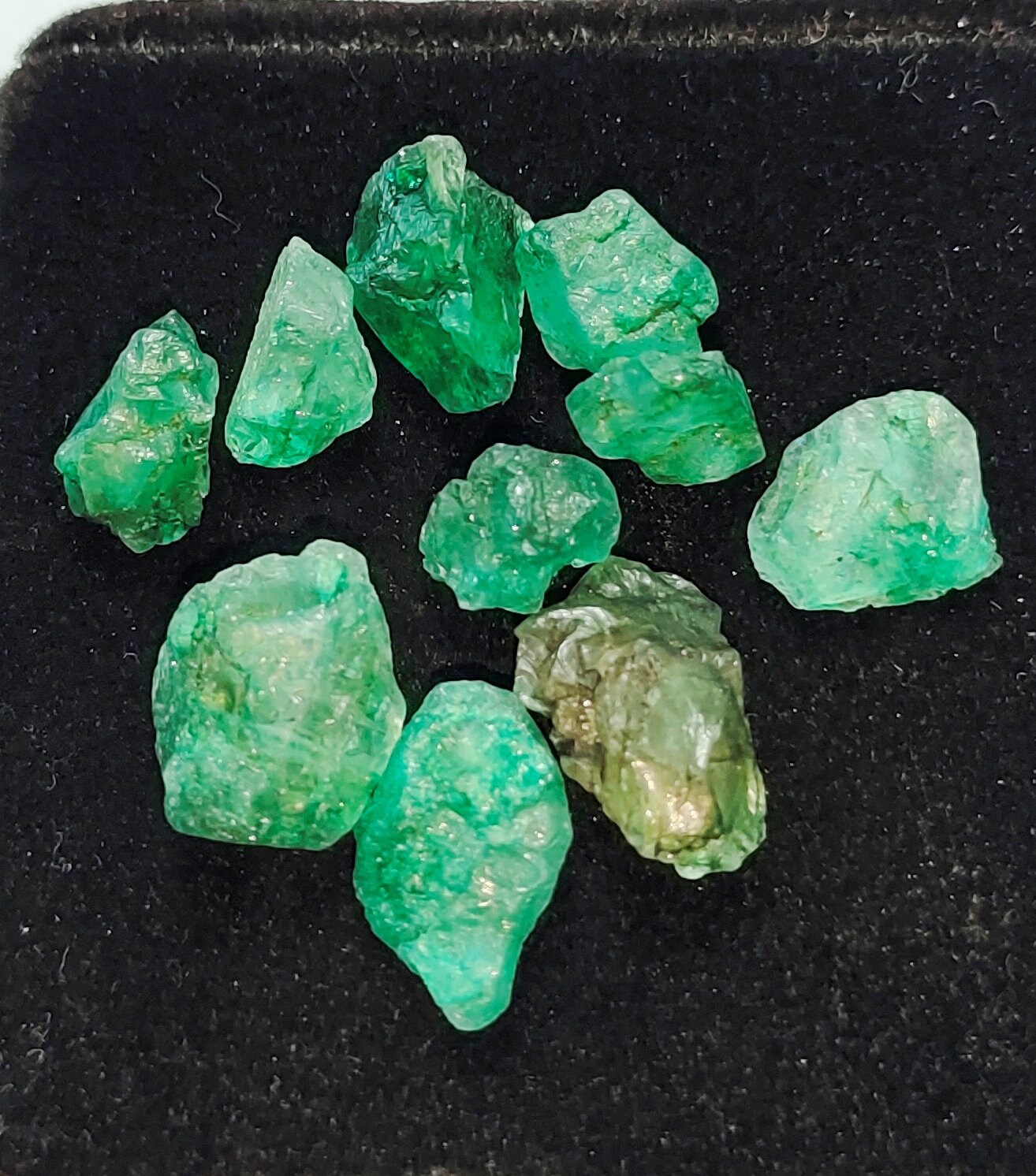 RARE !! EMERAUDE BRUTE VERTE DE LA ZAMBIE : 5,29 CARATS