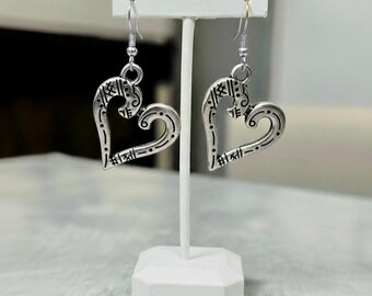 Pendientes ~ Corazón Corto ~ Acero Inoxidable y Plata Tibetana