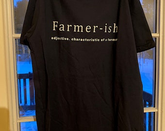 Farmer-ish adjective characteristic of a farmer t-shirt, navy blue