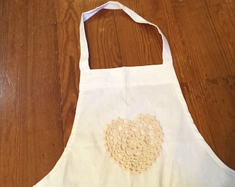 Moeders Keuken Schort met hand gehaakt hart