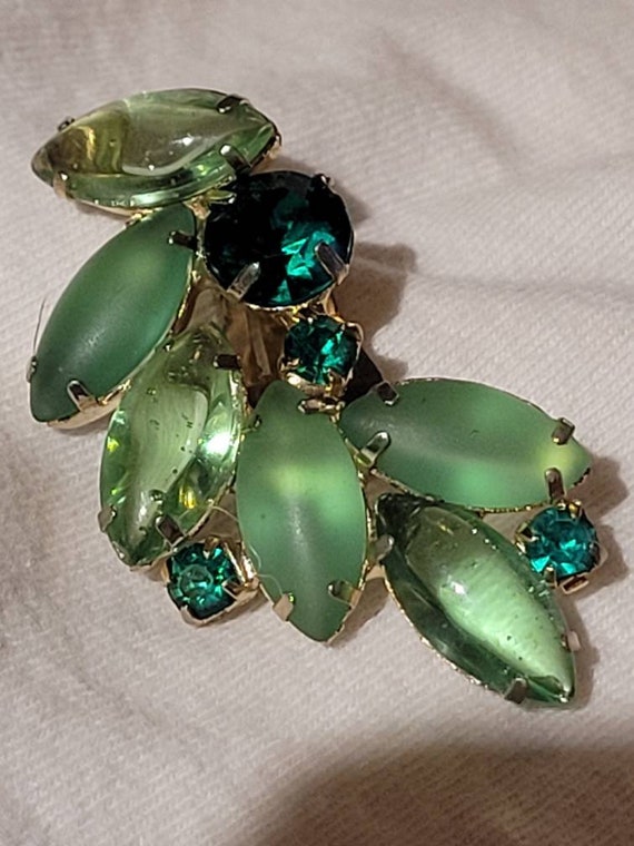 Beautiful Vintage Green Rinestone Earrings - image 1