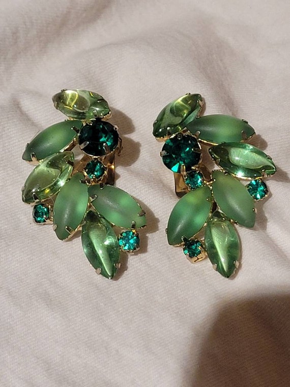 Beautiful Vintage Green Rinestone Earrings - image 6