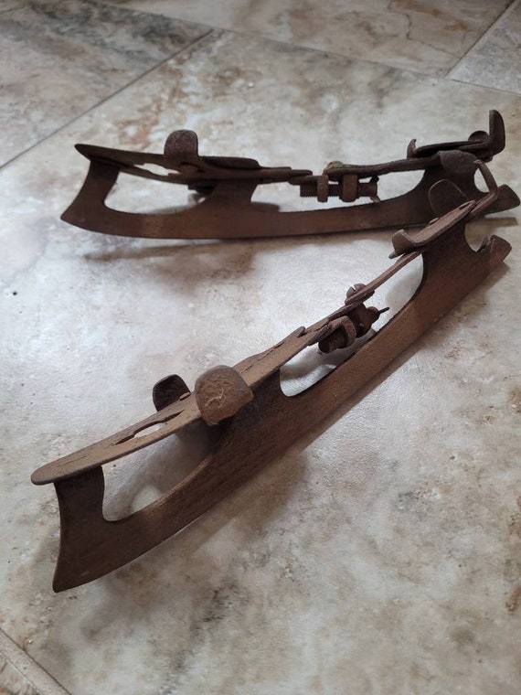 vintage ice skates Gem