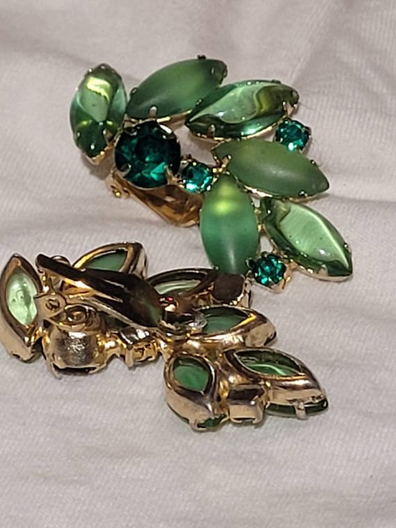 Beautiful Vintage Green Rinestone Earrings - image 3