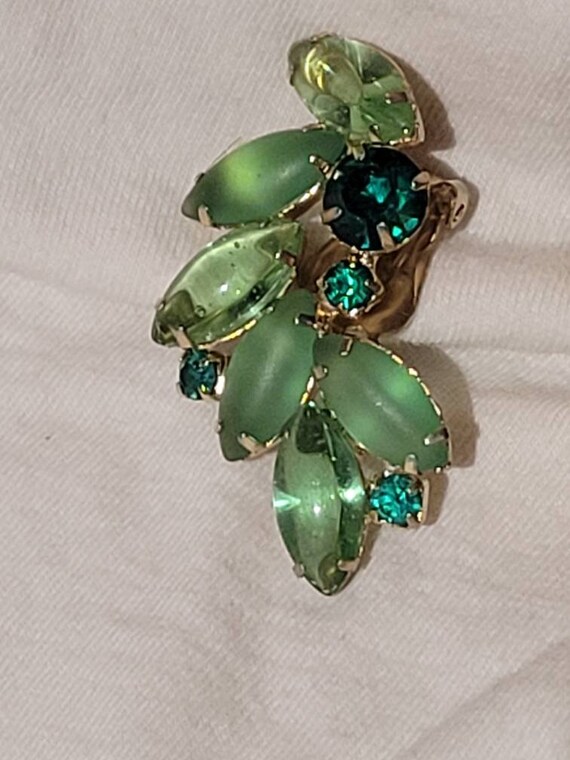 Beautiful Vintage Green Rinestone Earrings - image 4