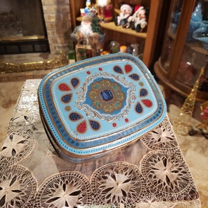Vintage decorative tin