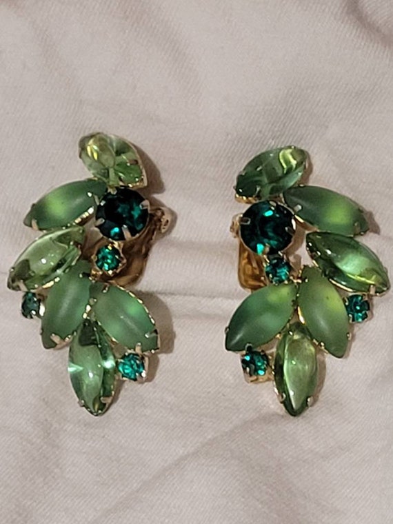 Beautiful Vintage Green Rinestone Earrings - image 2