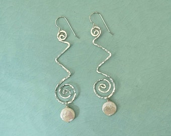 Silver Zig Zag Earrings, Swirl Zig Zag Earrings, Coin Pearl Earrings, Pearl Earrings, Hammered Jewelry, Boho Earrings, Swirl Earrings