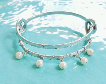 Swirl Bangle Bracelet with Pearls, Boho Bangle Bracelet, Pearl Bracelet, Hammered Jewelry, Stacking Bracelet, Handmade Bracelets