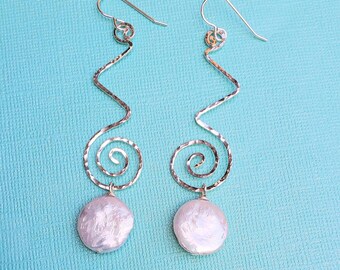 Silver Swirl Zig Zag Earrings, Silver Zig Zag Earrings, Coin Pearl Earrings, Pearl Earrings, Hammered Jewelry, Boho Earrings, Swirl Earrings