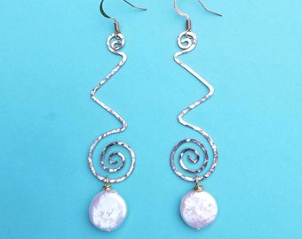 Gold Swirl Zig Zag Dangle Earrings, Boho Earrings, Hammered Gold Earrings, Artsy Pearl Earrings, Swirl Earrings, Spiral Earrings