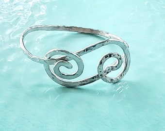 Swirl Bangle Bracelet, Boho Bangle Bracelet, Hammered Jewelry, Stacking Bracelet, Boho Bracelet, Handmade Bracelets, Presence Jewelry