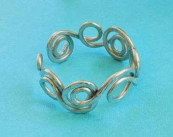 Swirl Boho Cuff Armband, Boho Armband, Swirl Loop Cuff Armband, One of a Kind Cuff Armband, gehämmert Armband, Schmuck Geschenke